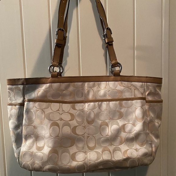 Large Coach Bag - Picture 2 of 3